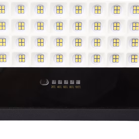 Evidenziare la produzione Alimentato Sicurezza LED Pannello di energia solare Luce di inondazione 100W Piccole luci solari all'ingrosso
